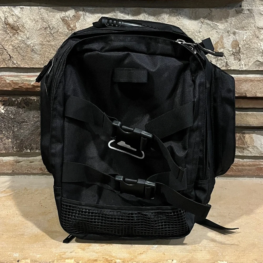 Gears Canada Black Motorcycle Tank Convertible Bag